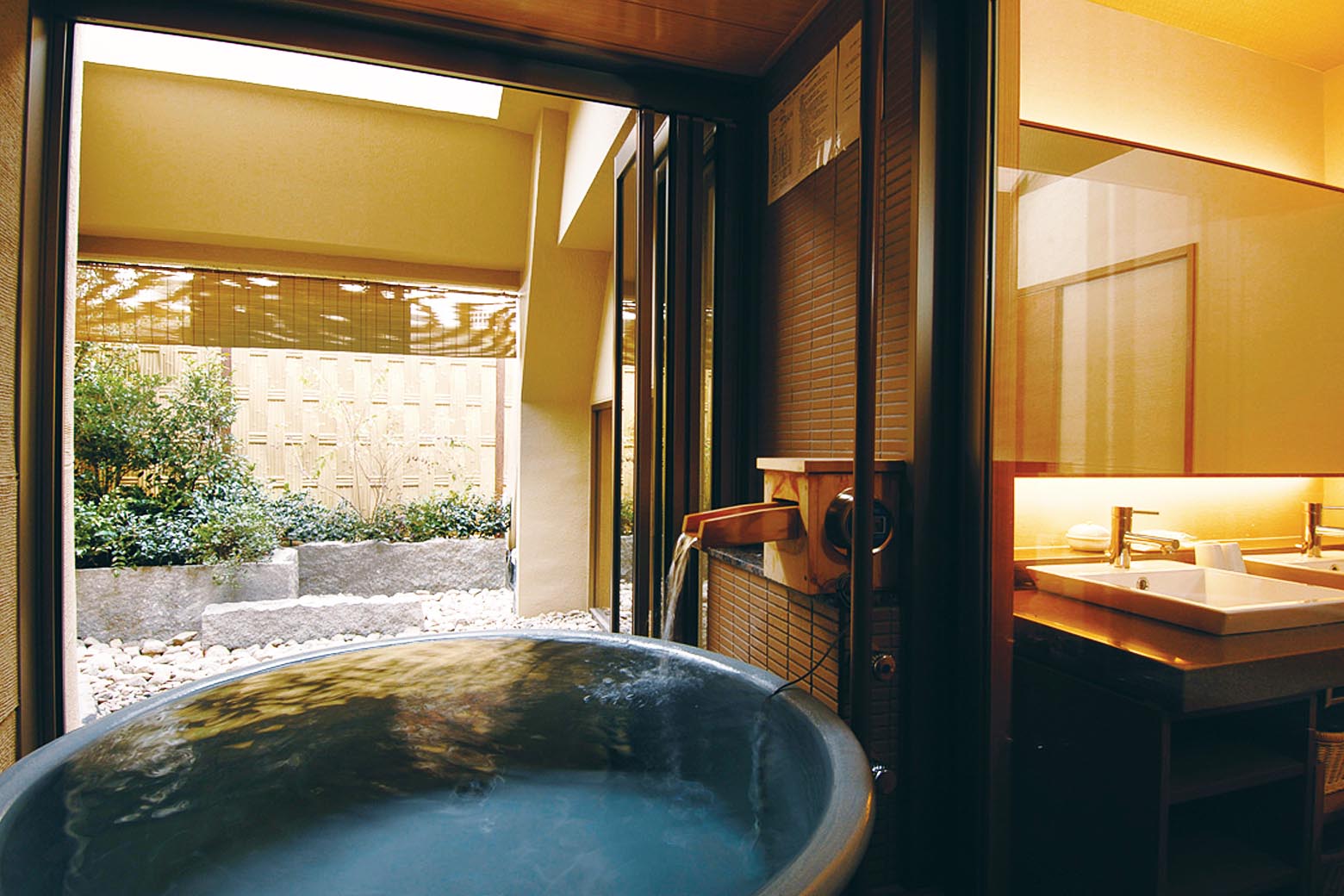 Rooms with Open-air Hot Springs Baths